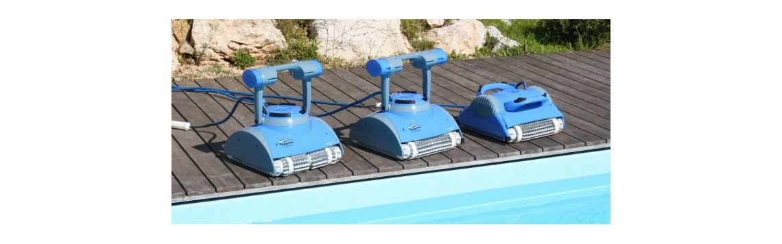 Robot for swimming pools